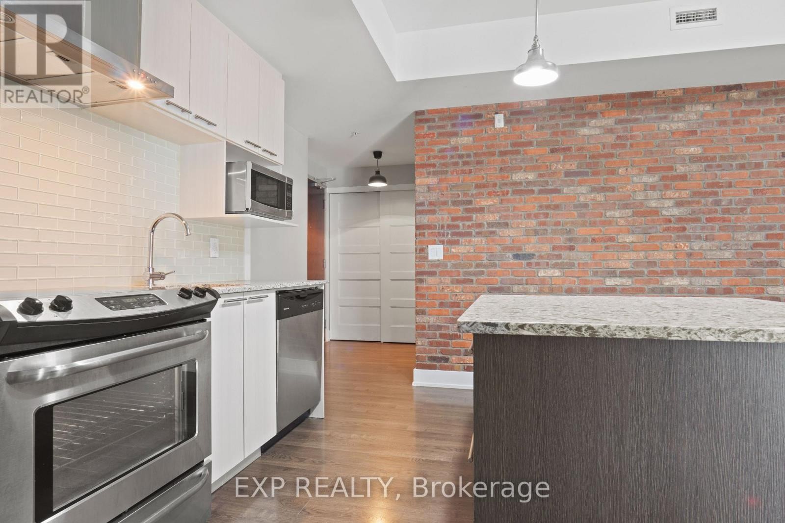 












108 - 2785 BASELINE ROAD

,
Ottawa,




Ontario
K2H0B7

