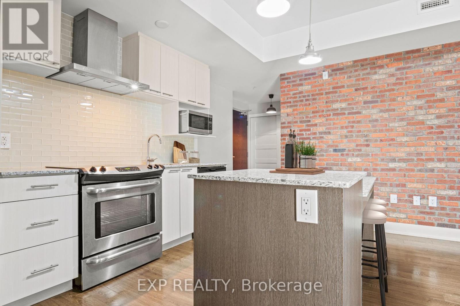 












108 - 2785 BASELINE ROAD

,
Ottawa,




Ontario
K2H0B7

