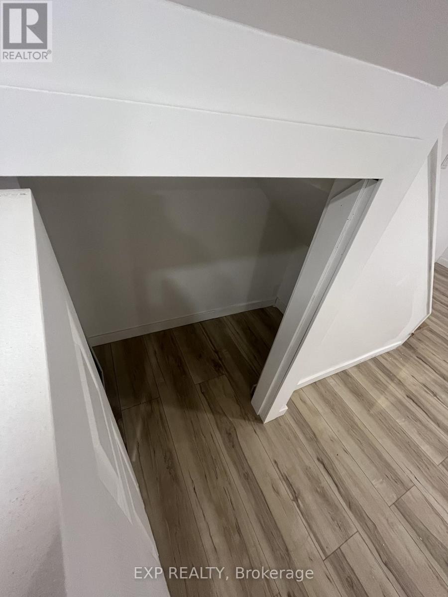 












505 BRONSON AVENUE

,
Ottawa,




Ontario
K1R6J8

