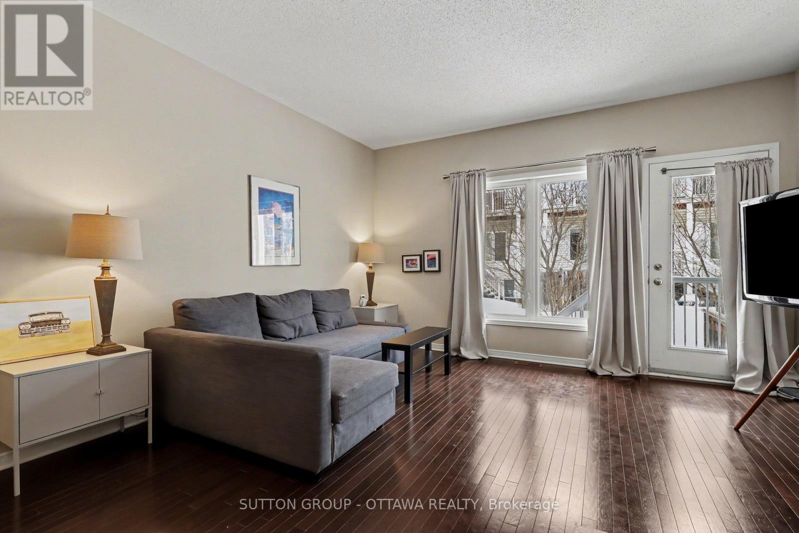 












340 LONDON TERRACE

,
Ottawa,




Ontario
K1K2W3

