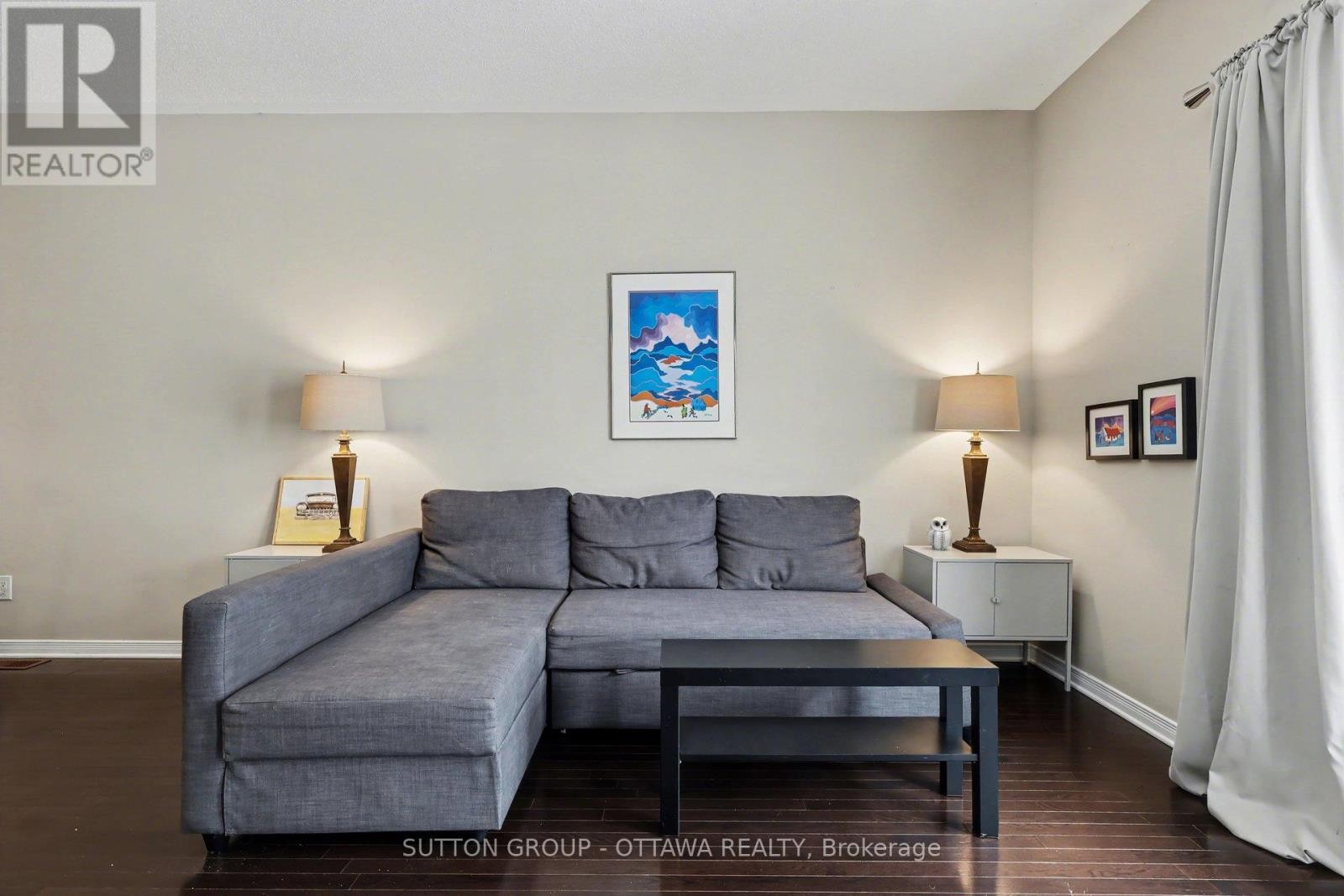 












340 LONDON TERRACE

,
Ottawa,




Ontario
K1K2W3

