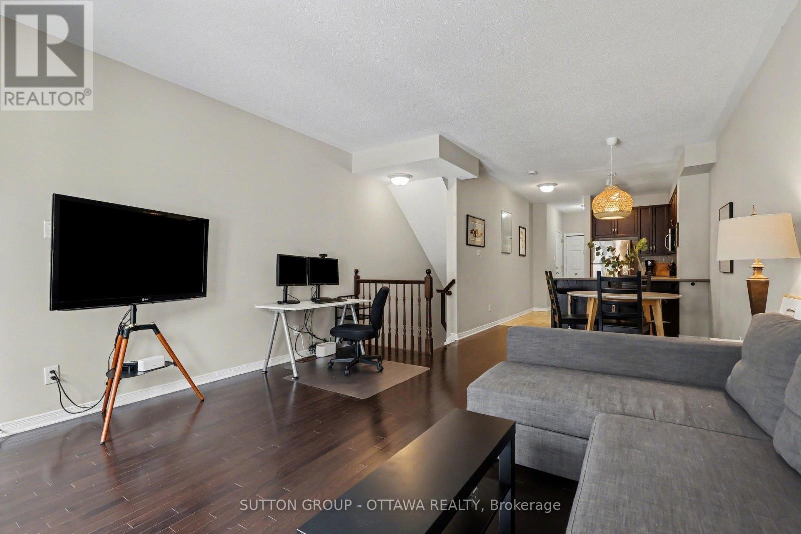 












340 LONDON TERRACE

,
Ottawa,




Ontario
K1K2W3

