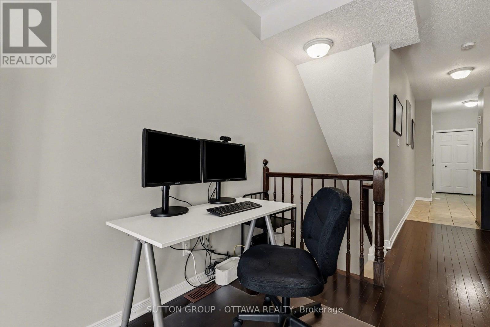 












340 LONDON TERRACE

,
Ottawa,




Ontario
K1K2W3

