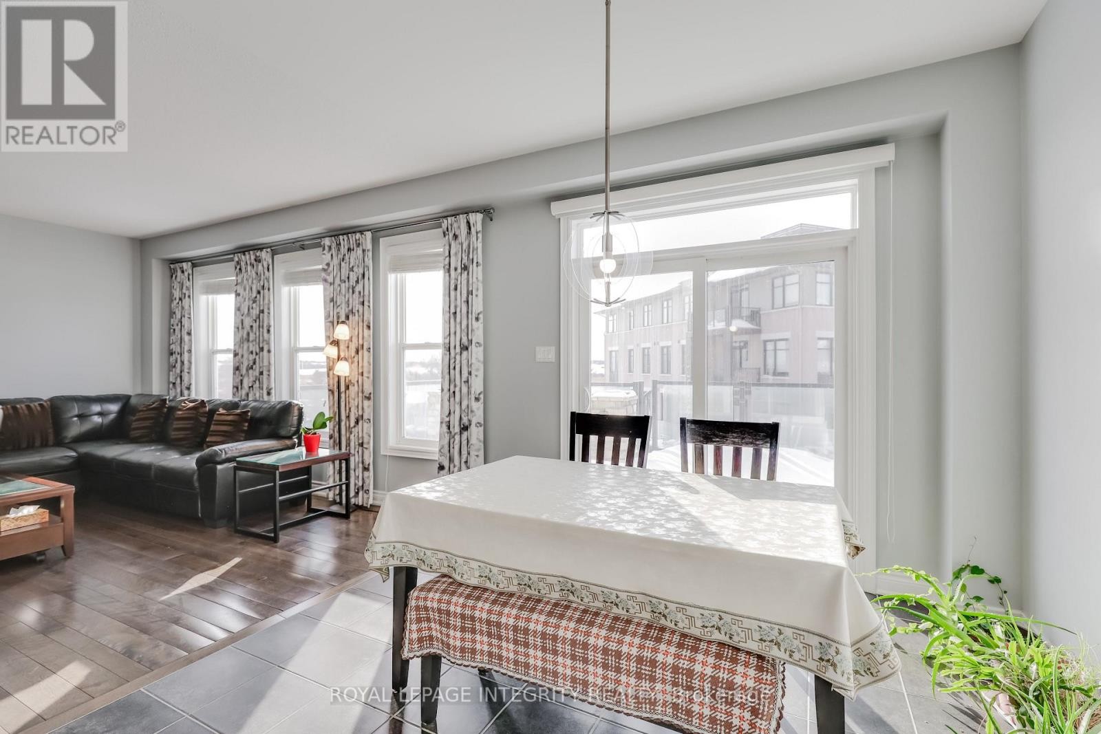 












432 TILLSONBURG STREET

,
Ottawa,




Ontario
K2T0C4

