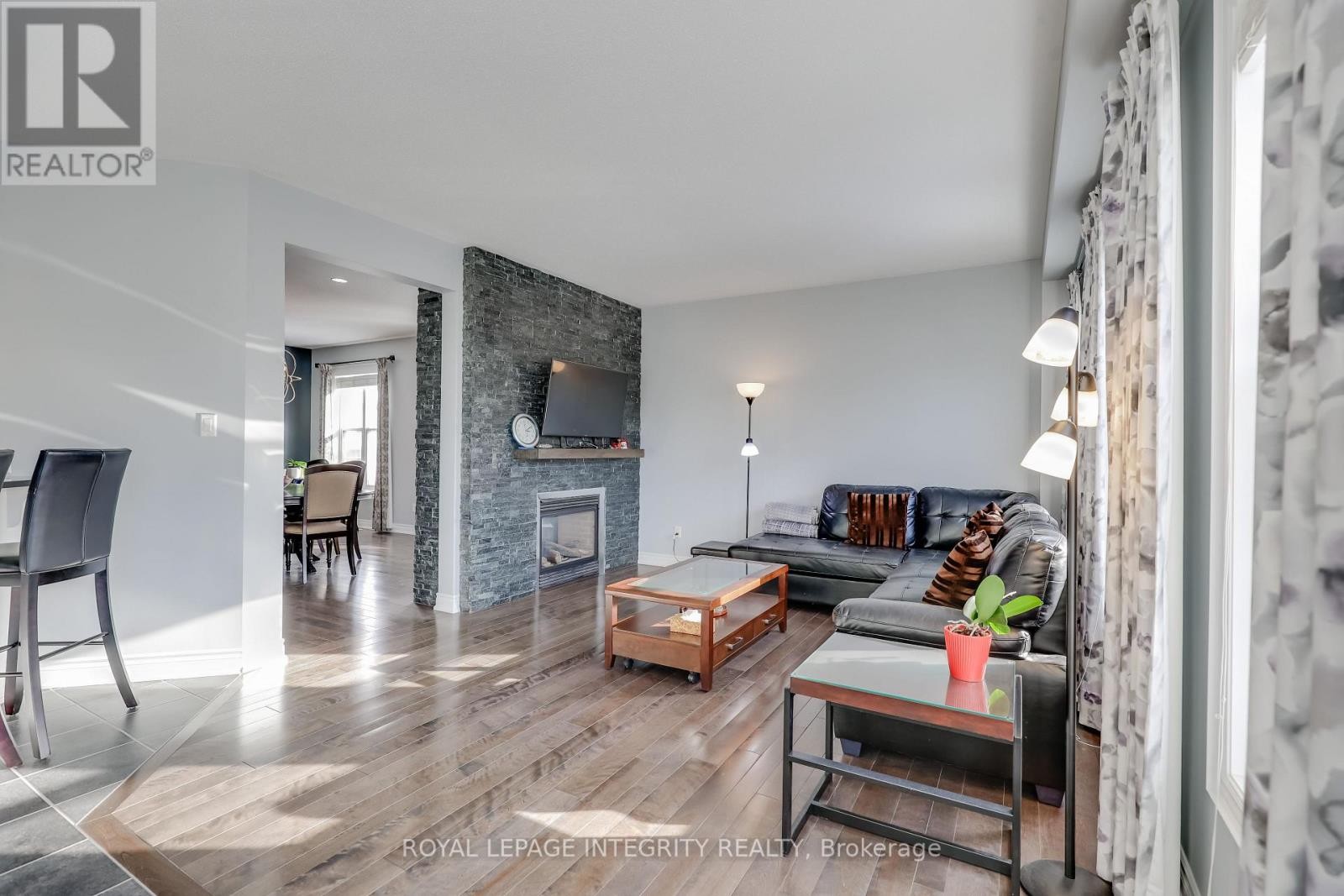 












432 TILLSONBURG STREET

,
Ottawa,




Ontario
K2T0C4

