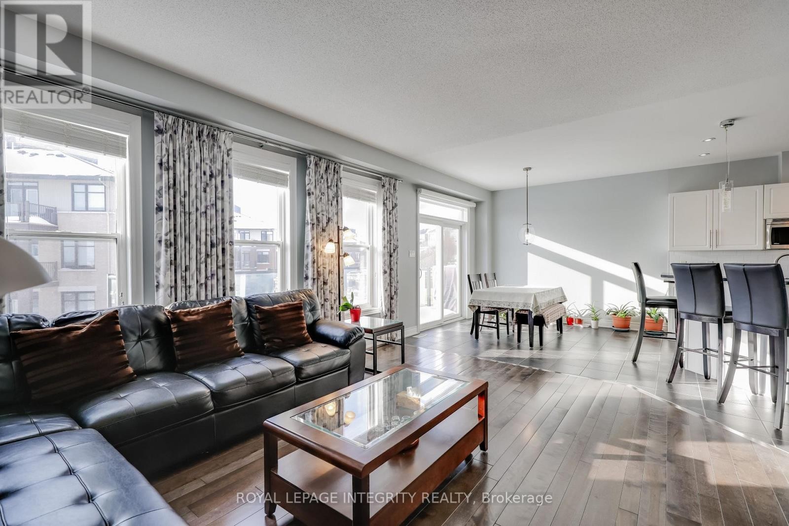 












432 TILLSONBURG STREET

,
Ottawa,




Ontario
K2T0C4

