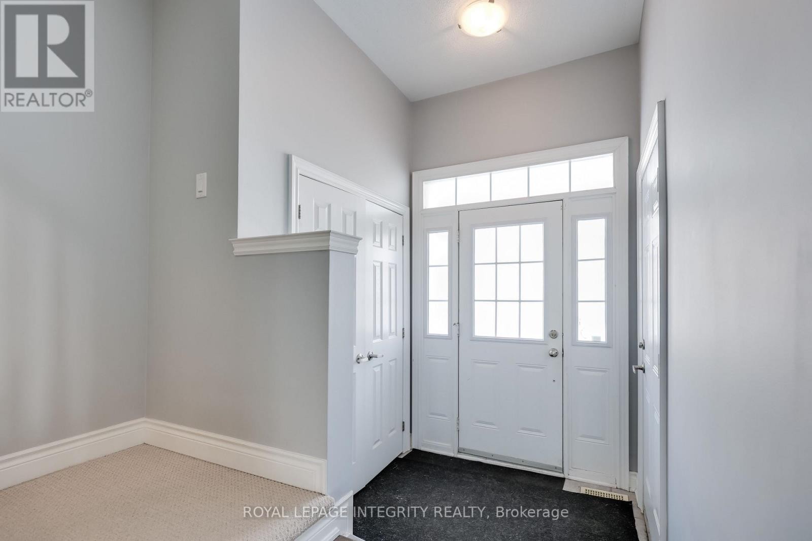 












432 TILLSONBURG STREET

,
Ottawa,




Ontario
K2T0C4

