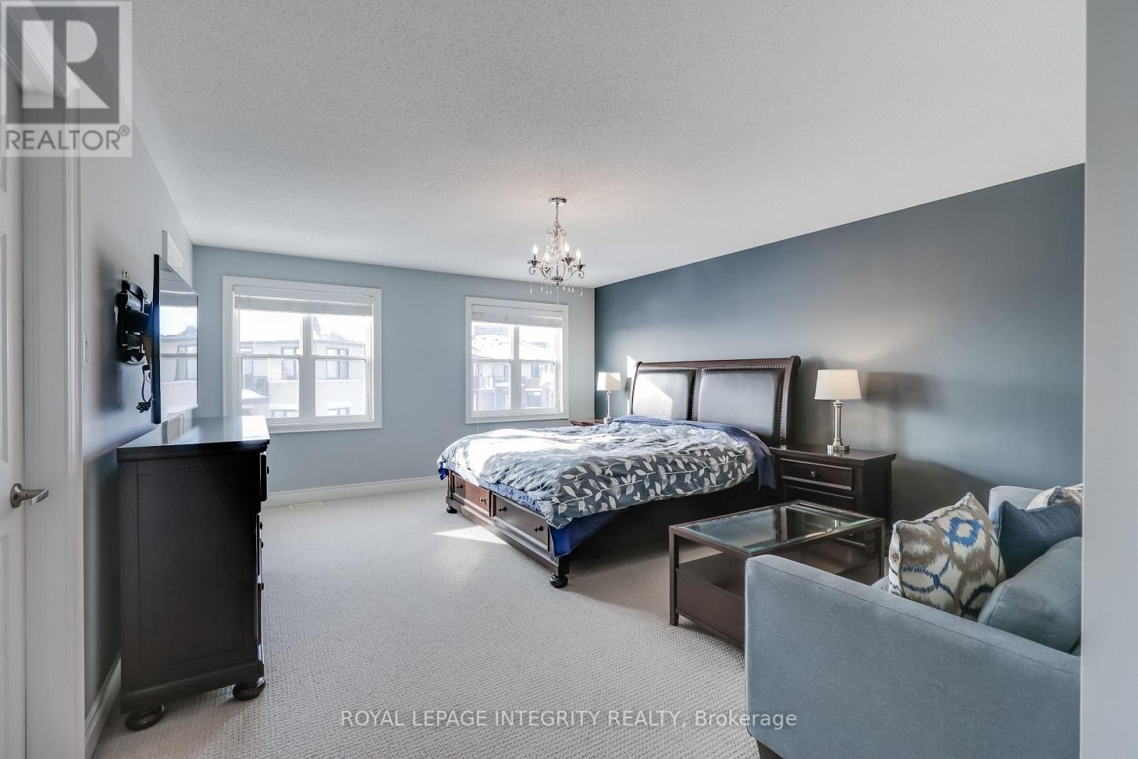 












432 TILLSONBURG STREET

,
Ottawa,




Ontario
K2T0C4

