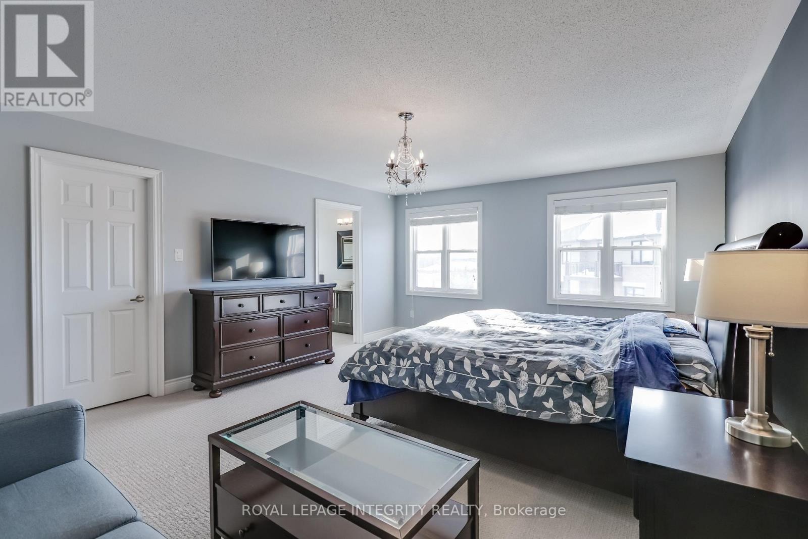 












432 TILLSONBURG STREET

,
Ottawa,




Ontario
K2T0C4

