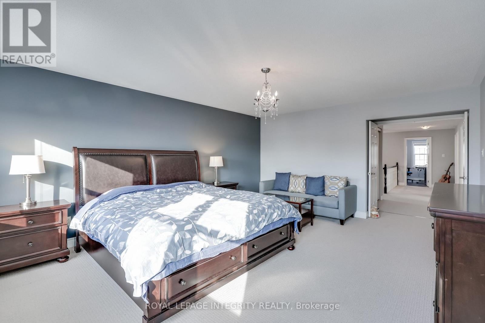 












432 TILLSONBURG STREET

,
Ottawa,




Ontario
K2T0C4

