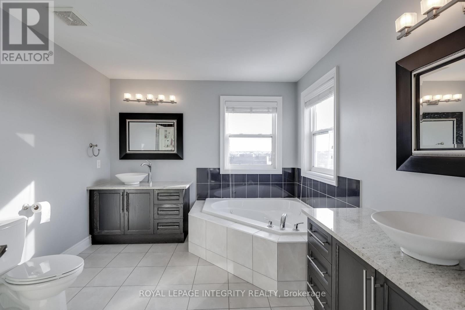 












432 TILLSONBURG STREET

,
Ottawa,




Ontario
K2T0C4

