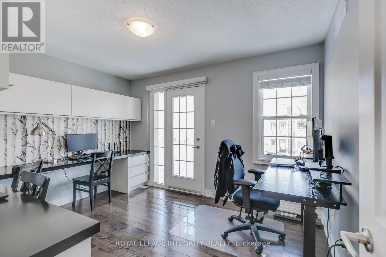 












432 TILLSONBURG STREET

,
Ottawa,




Ontario
K2T0C4

