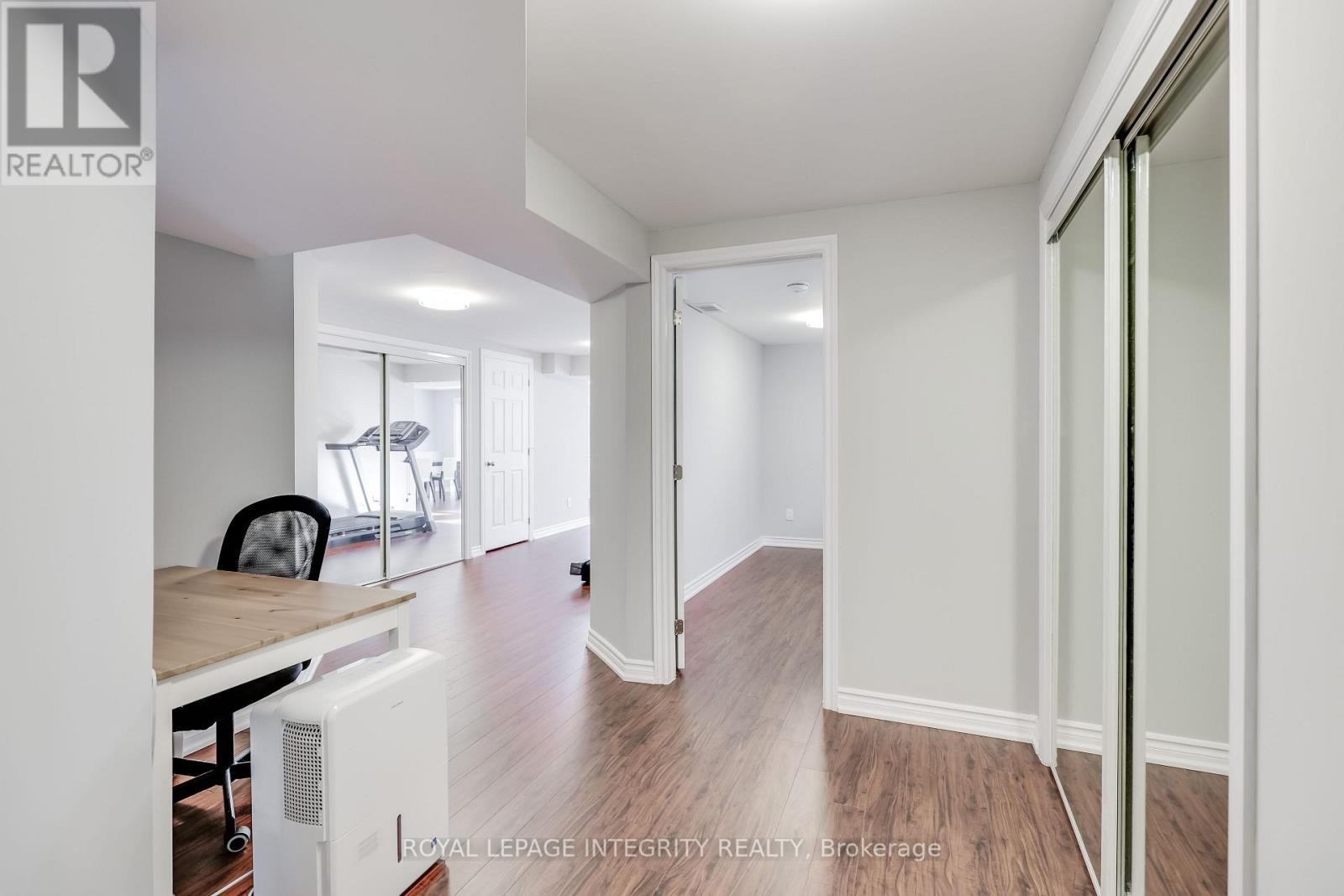 












432 TILLSONBURG STREET

,
Ottawa,




Ontario
K2T0C4

