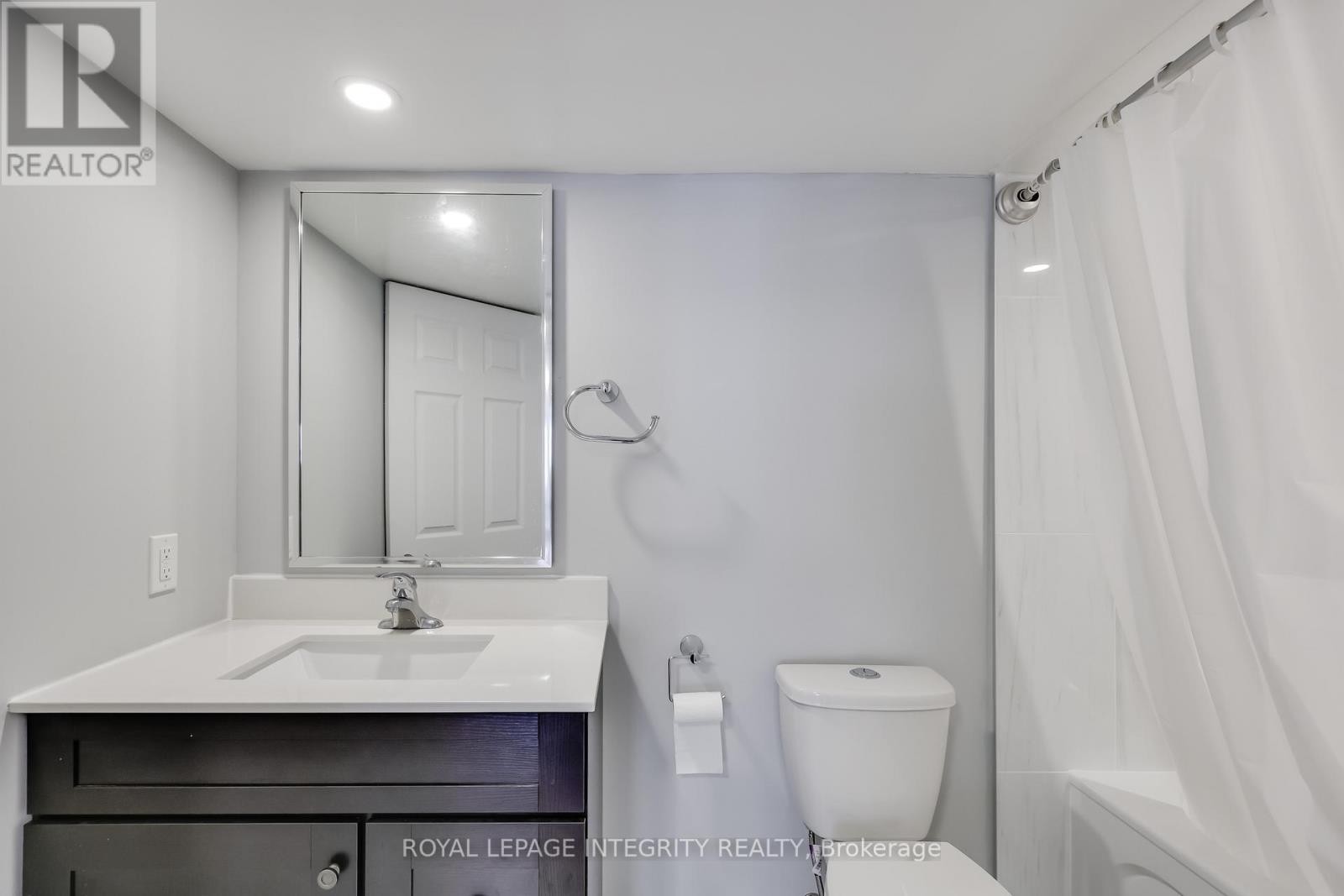 












432 TILLSONBURG STREET

,
Ottawa,




Ontario
K2T0C4

