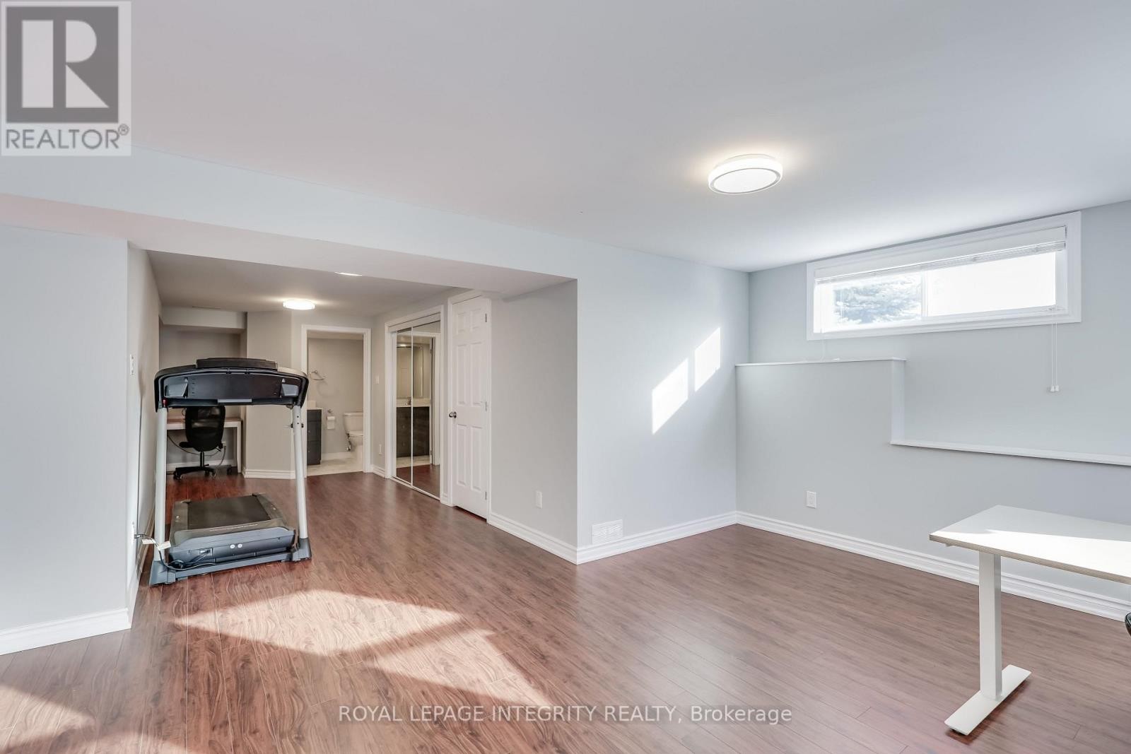 












432 TILLSONBURG STREET

,
Ottawa,




Ontario
K2T0C4

