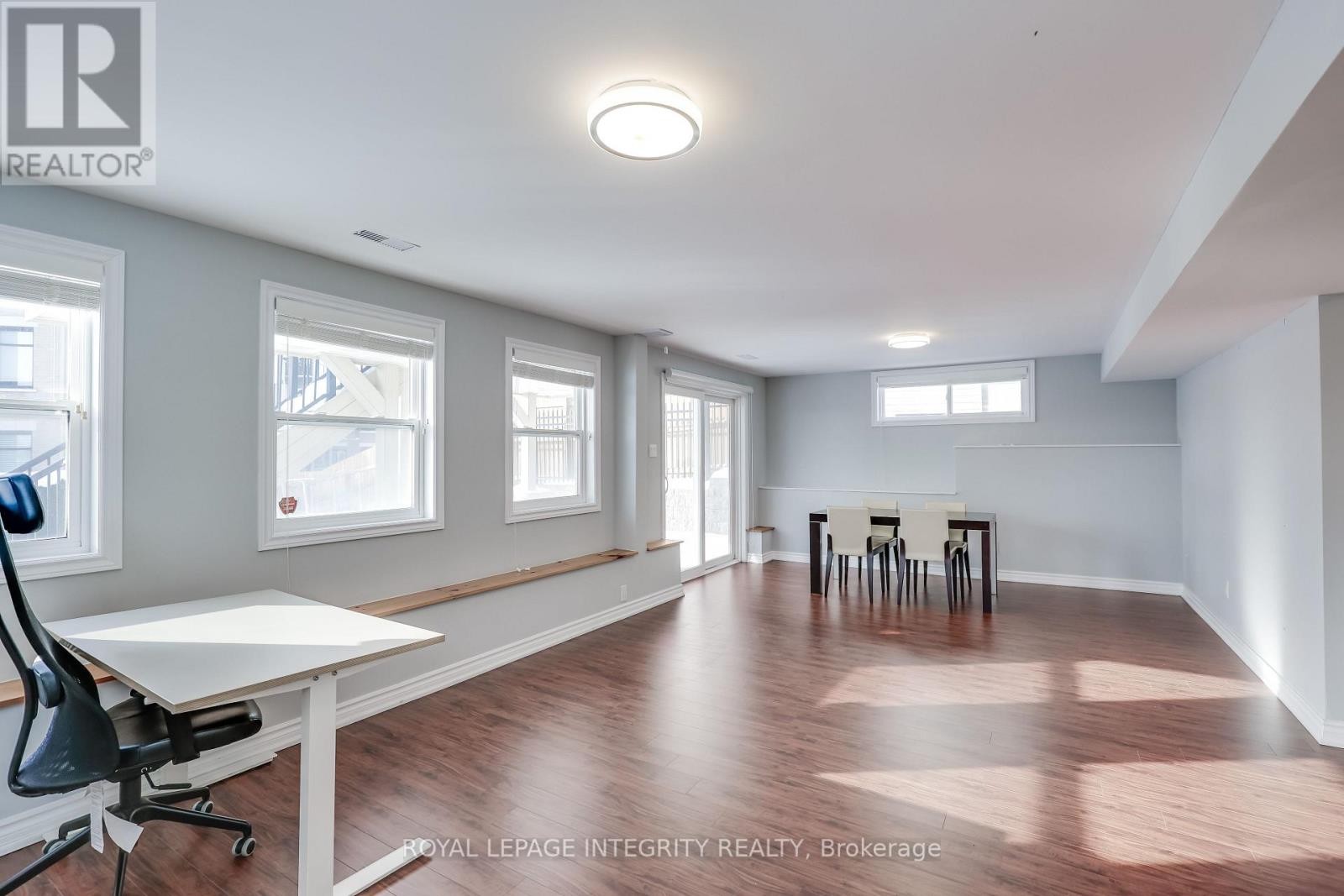 












432 TILLSONBURG STREET

,
Ottawa,




Ontario
K2T0C4

