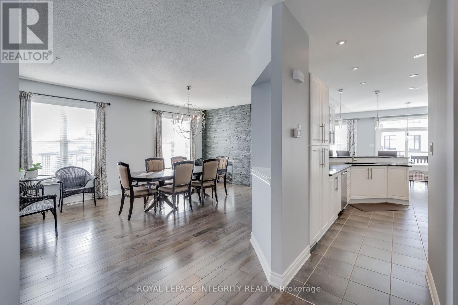 












432 TILLSONBURG STREET

,
Ottawa,




Ontario
K2T0C4

