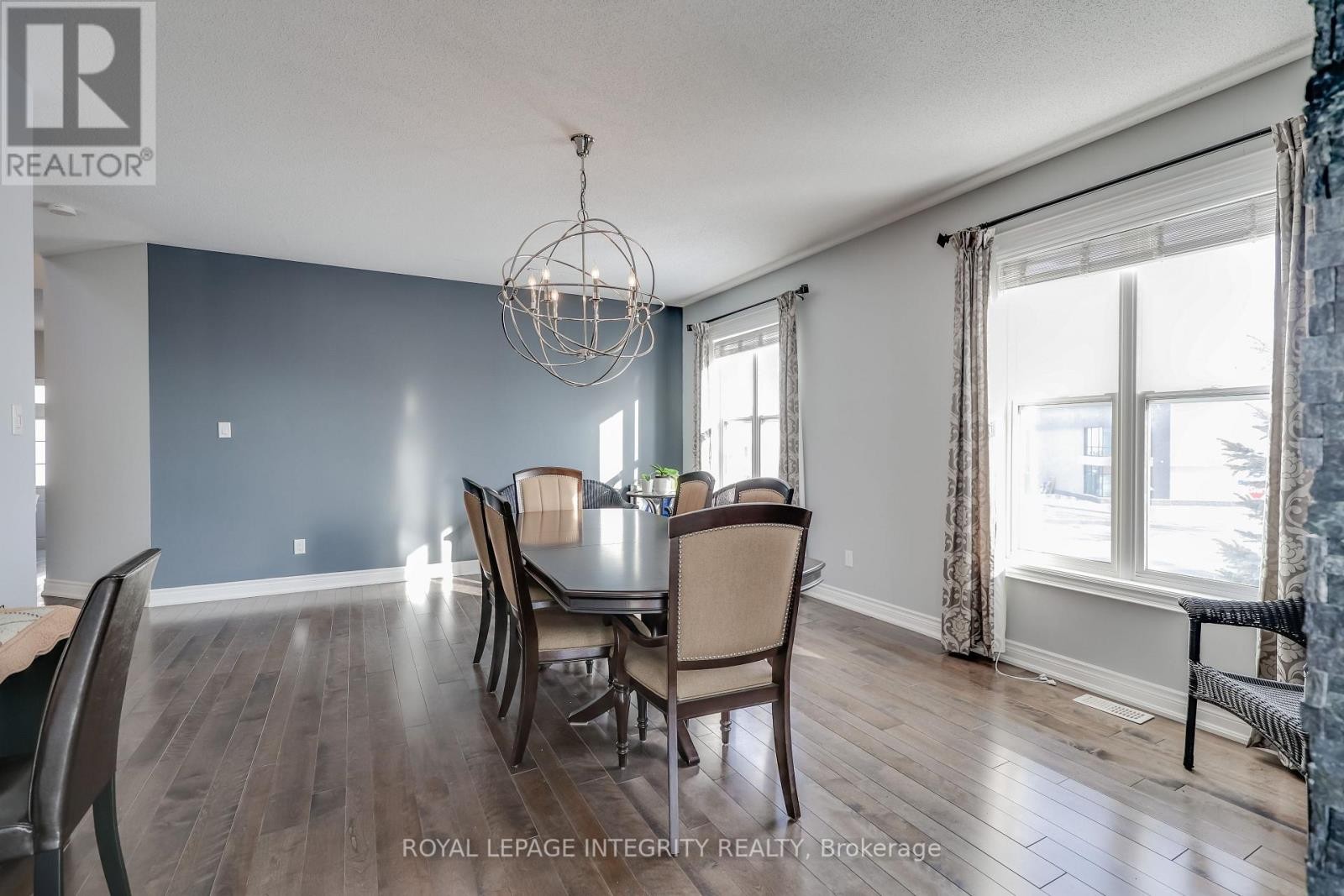 












432 TILLSONBURG STREET

,
Ottawa,




Ontario
K2T0C4

