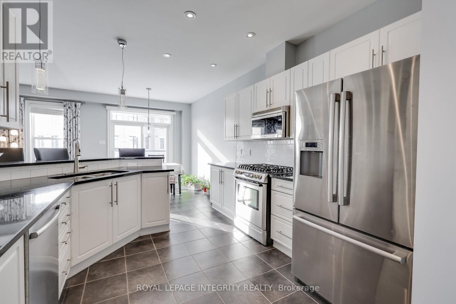 












432 TILLSONBURG STREET

,
Ottawa,




Ontario
K2T0C4

