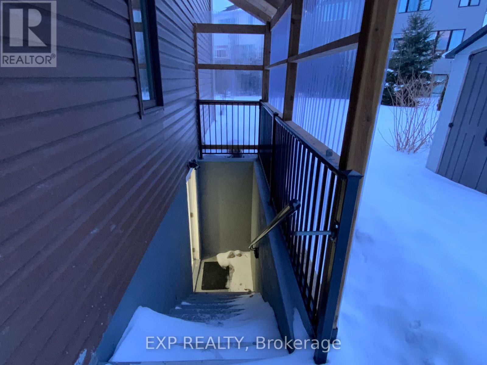 












B - 923 GUINNESS CRESCENT

,
Ottawa,




Ontario
K2C3H2

