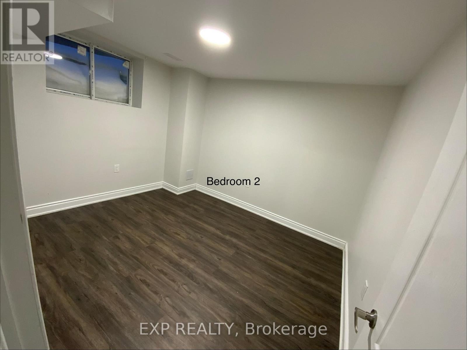 












B - 923 GUINNESS CRESCENT

,
Ottawa,




Ontario
K2C3H2

