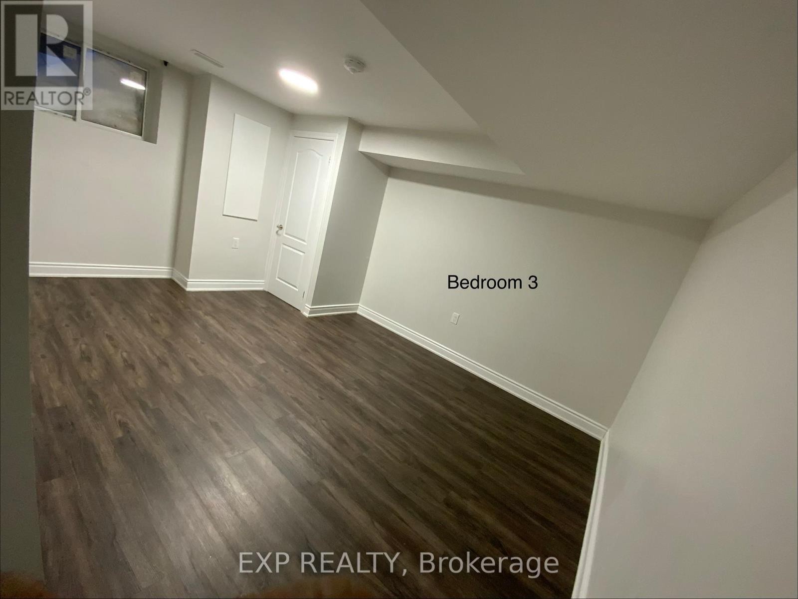 












B - 923 GUINNESS CRESCENT

,
Ottawa,




Ontario
K2C3H2

