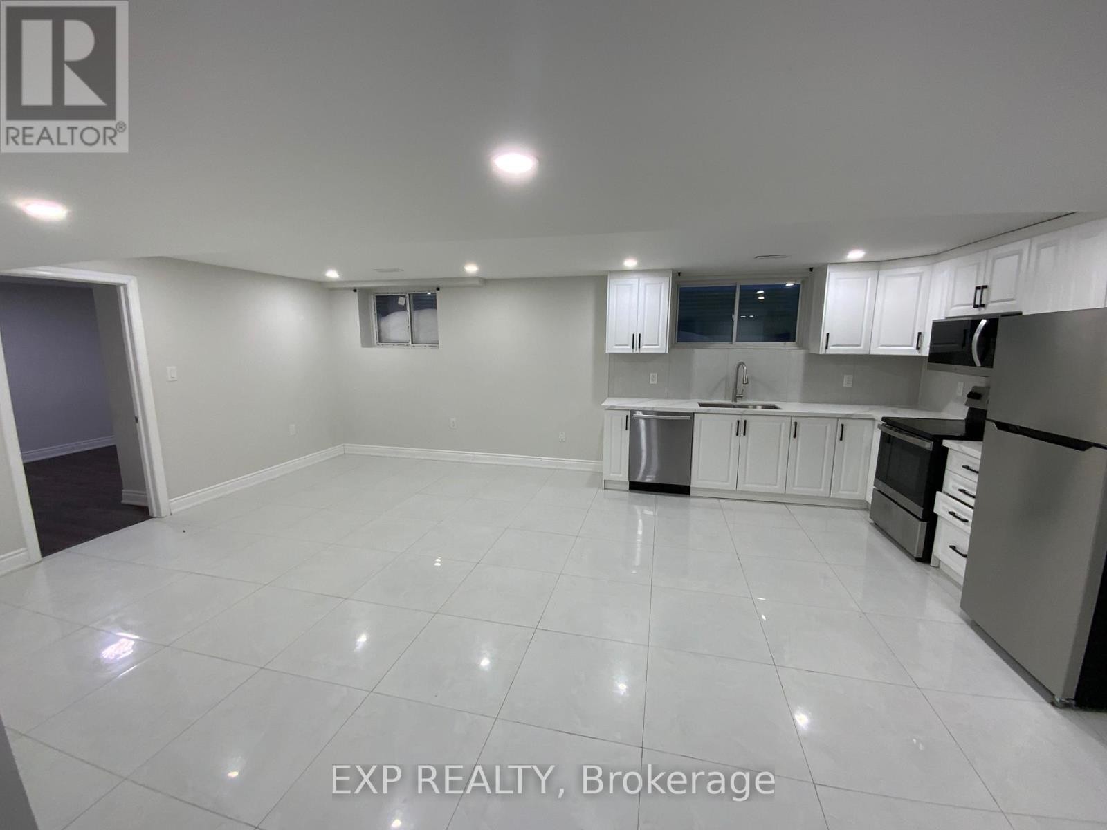 












B - 923 GUINNESS CRESCENT

,
Ottawa,




Ontario
K2C3H2

