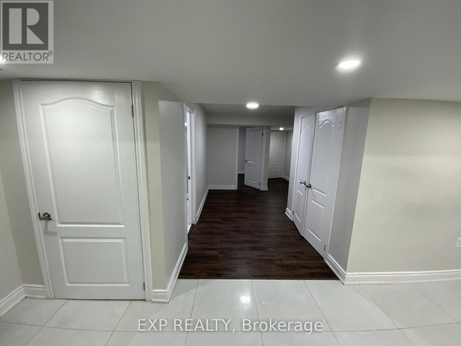 












B - 923 GUINNESS CRESCENT

,
Ottawa,




Ontario
K2C3H2

