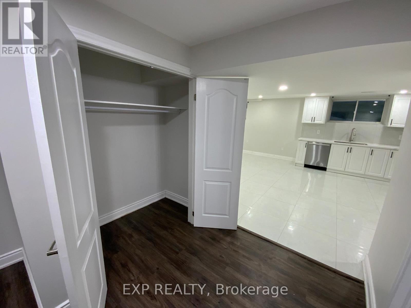 












B - 923 GUINNESS CRESCENT

,
Ottawa,




Ontario
K2C3H2

