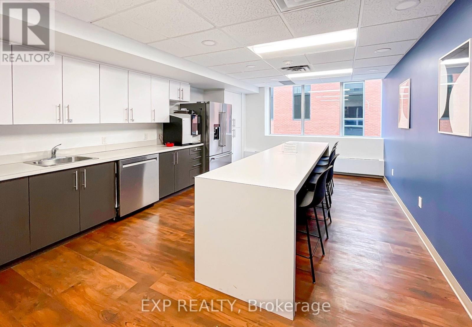 












396 COOPER STREET

,
Ottawa,




Ontario
K2P2H7

