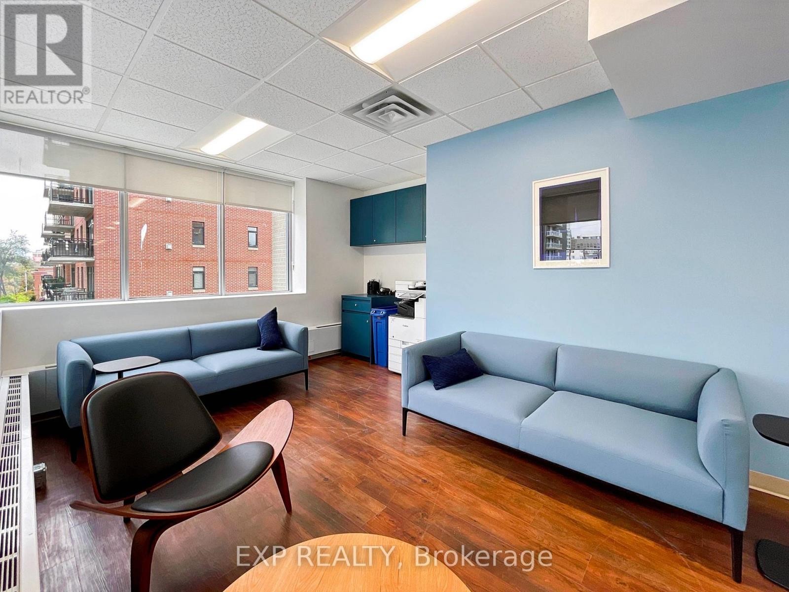 












396 COOPER STREET

,
Ottawa,




Ontario
K2P2H7

