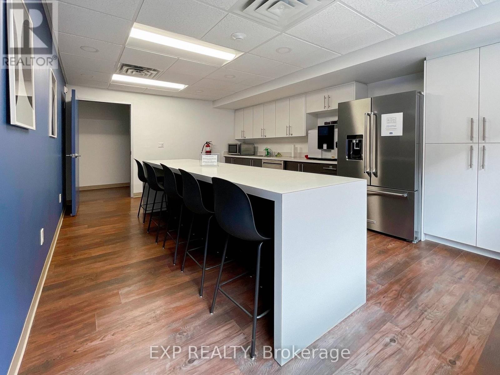 












396 COOPER STREET

,
Ottawa,




Ontario
K2P2H7

