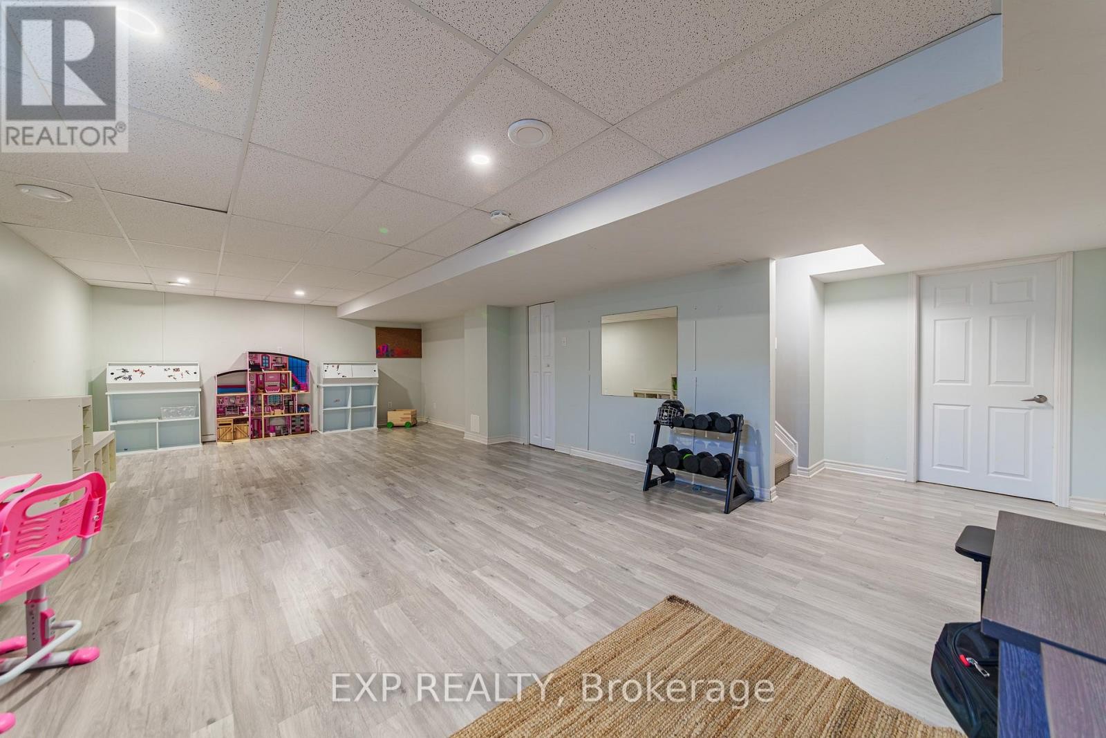 












601 ROSEHILL AVENUE

,
Ottawa,




Ontario
K2S0K3

