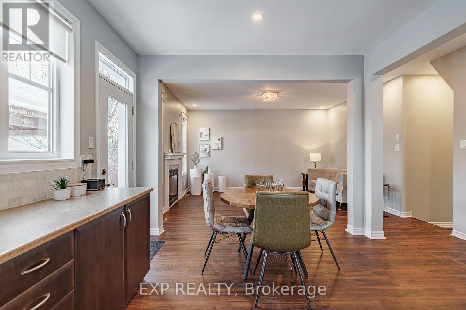 












601 ROSEHILL AVENUE

,
Ottawa,




Ontario
K2S0K3

