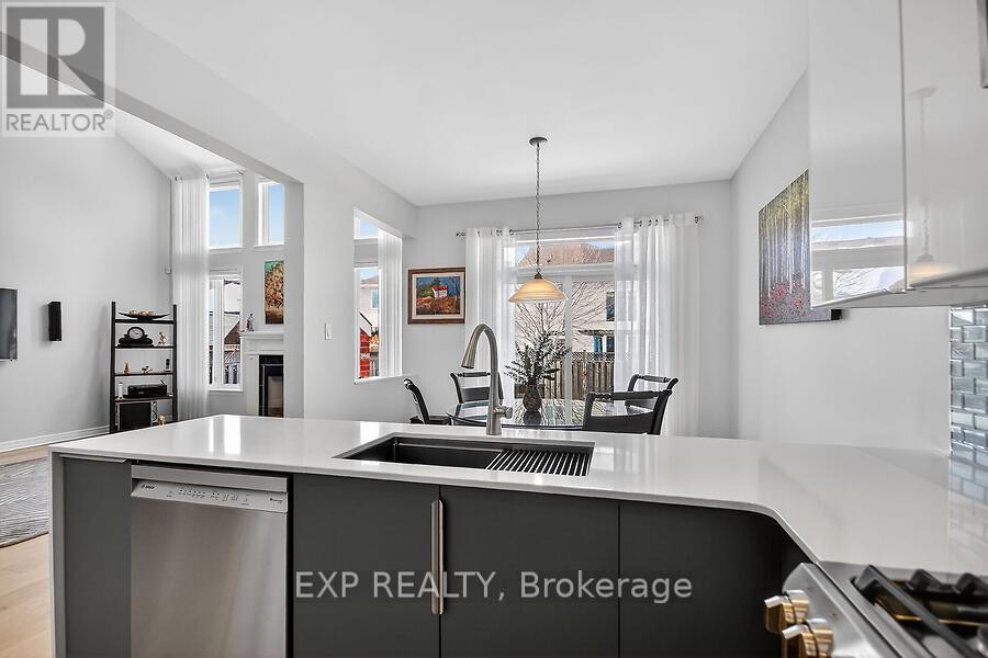 












4313 GOLDENEYE WAY

,
Ottawa,




Ontario
K1V2H2

