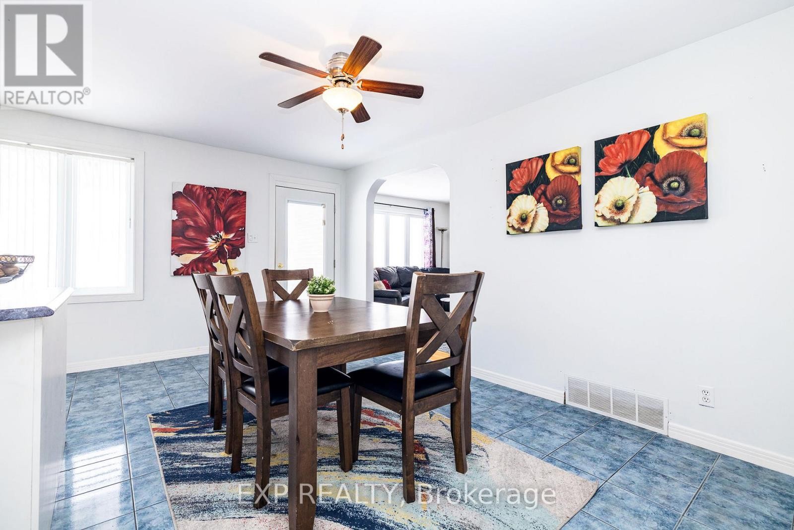 












1052 NOTRE DAME STREET

,
Russell,




Ontario
K0A1W1

