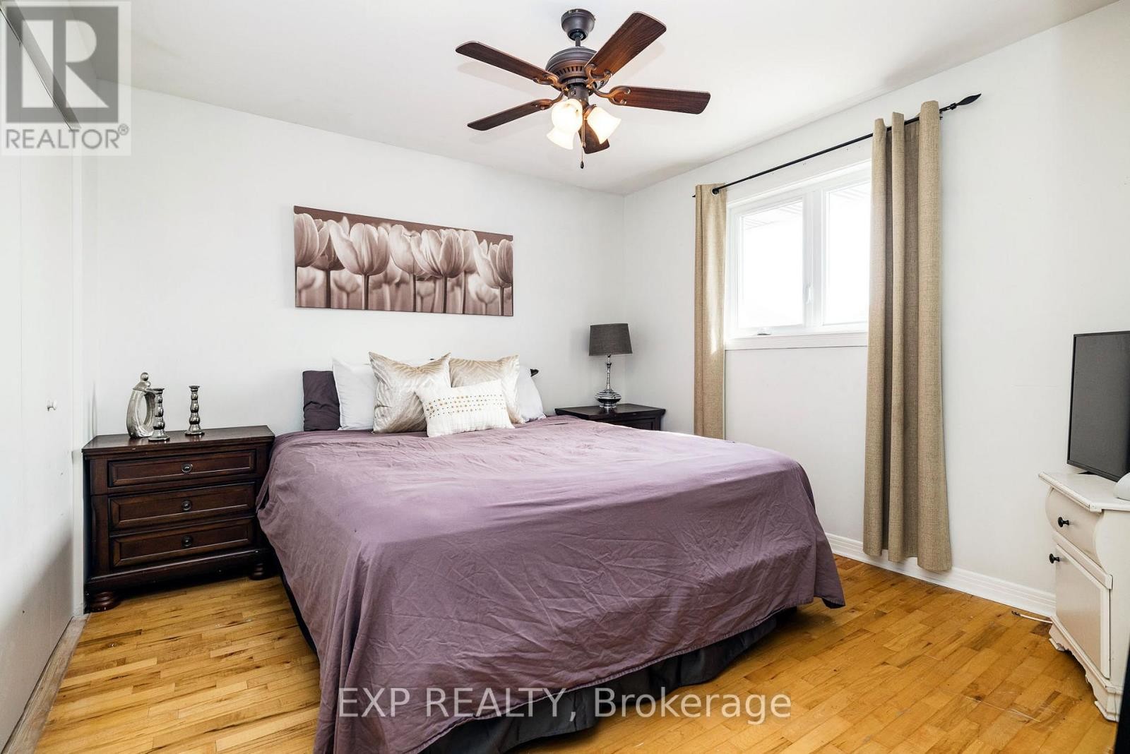 












1052 NOTRE DAME STREET

,
Russell,




Ontario
K0A1W1

