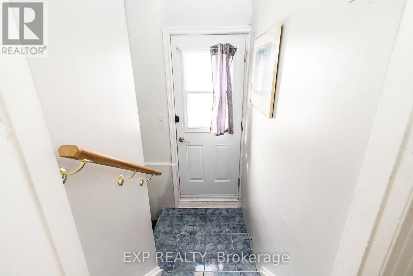 












1052 NOTRE DAME STREET

,
Russell,




Ontario
K0A1W1

