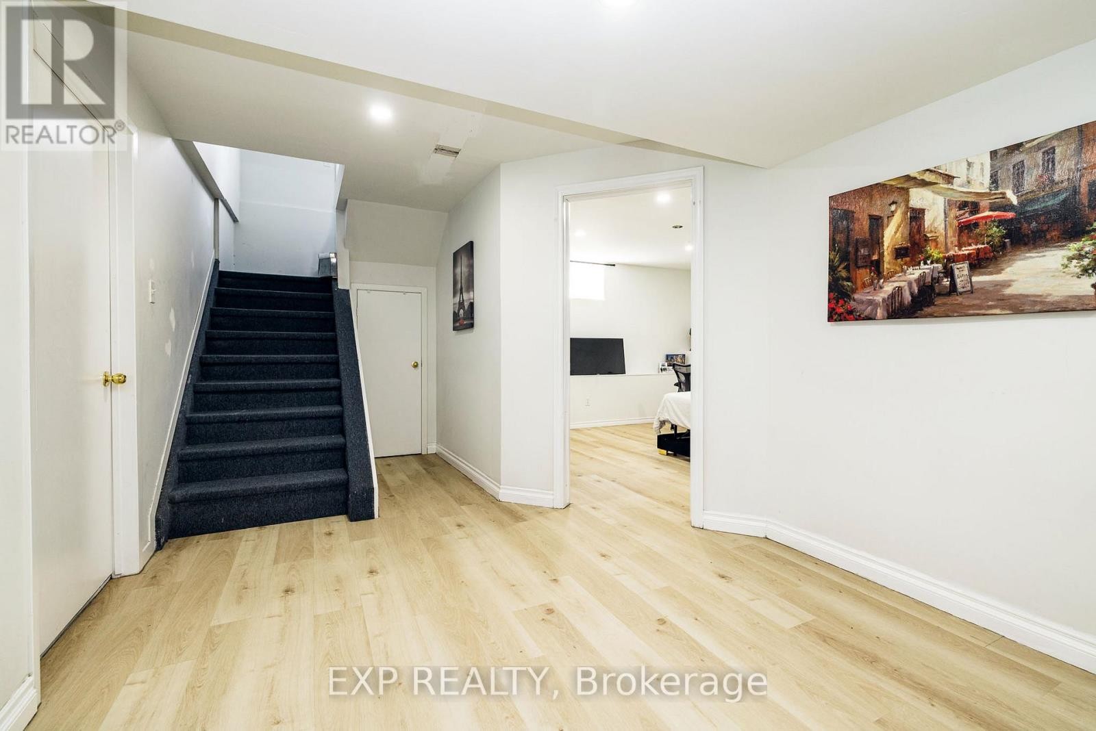 












1052 NOTRE DAME STREET

,
Russell,




Ontario
K0A1W1

