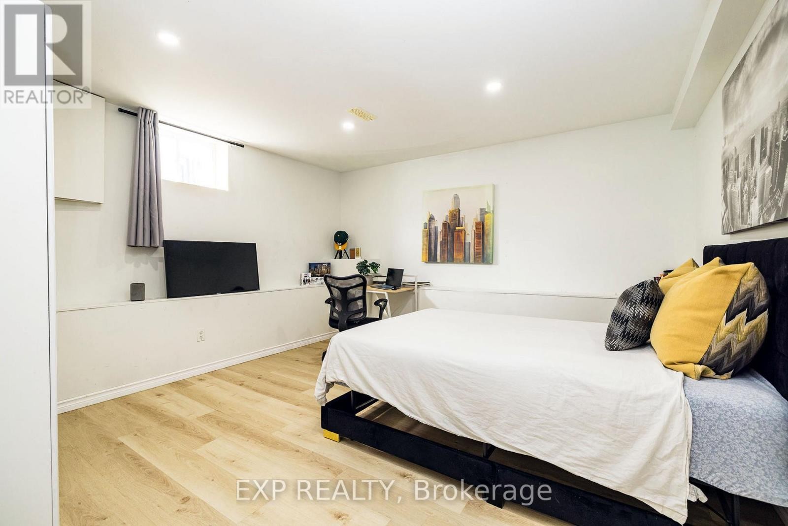 












1052 NOTRE DAME STREET

,
Russell,




Ontario
K0A1W1

