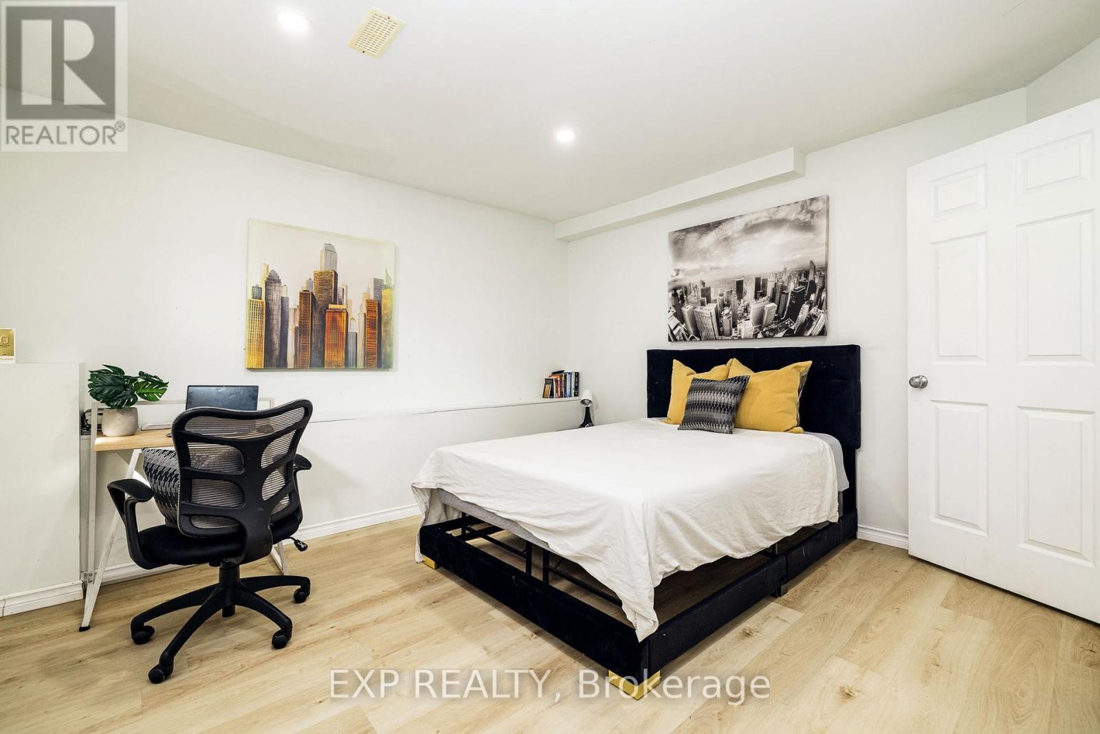 












1052 NOTRE DAME STREET

,
Russell,




Ontario
K0A1W1

