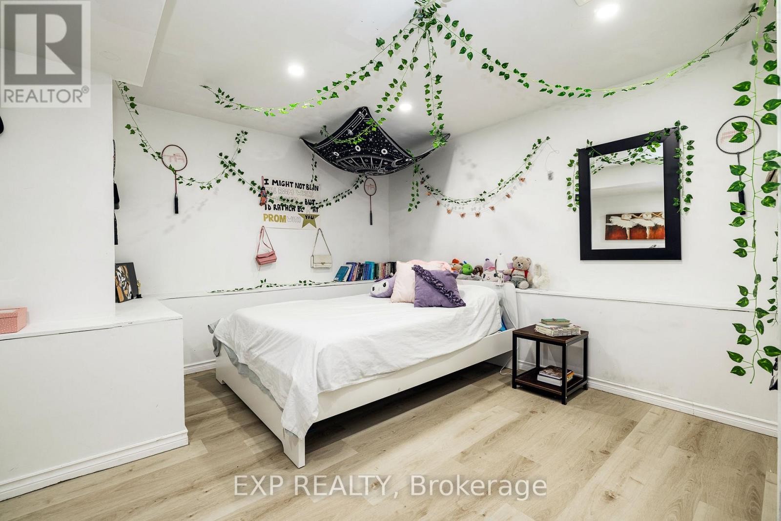 












1052 NOTRE DAME STREET

,
Russell,




Ontario
K0A1W1

