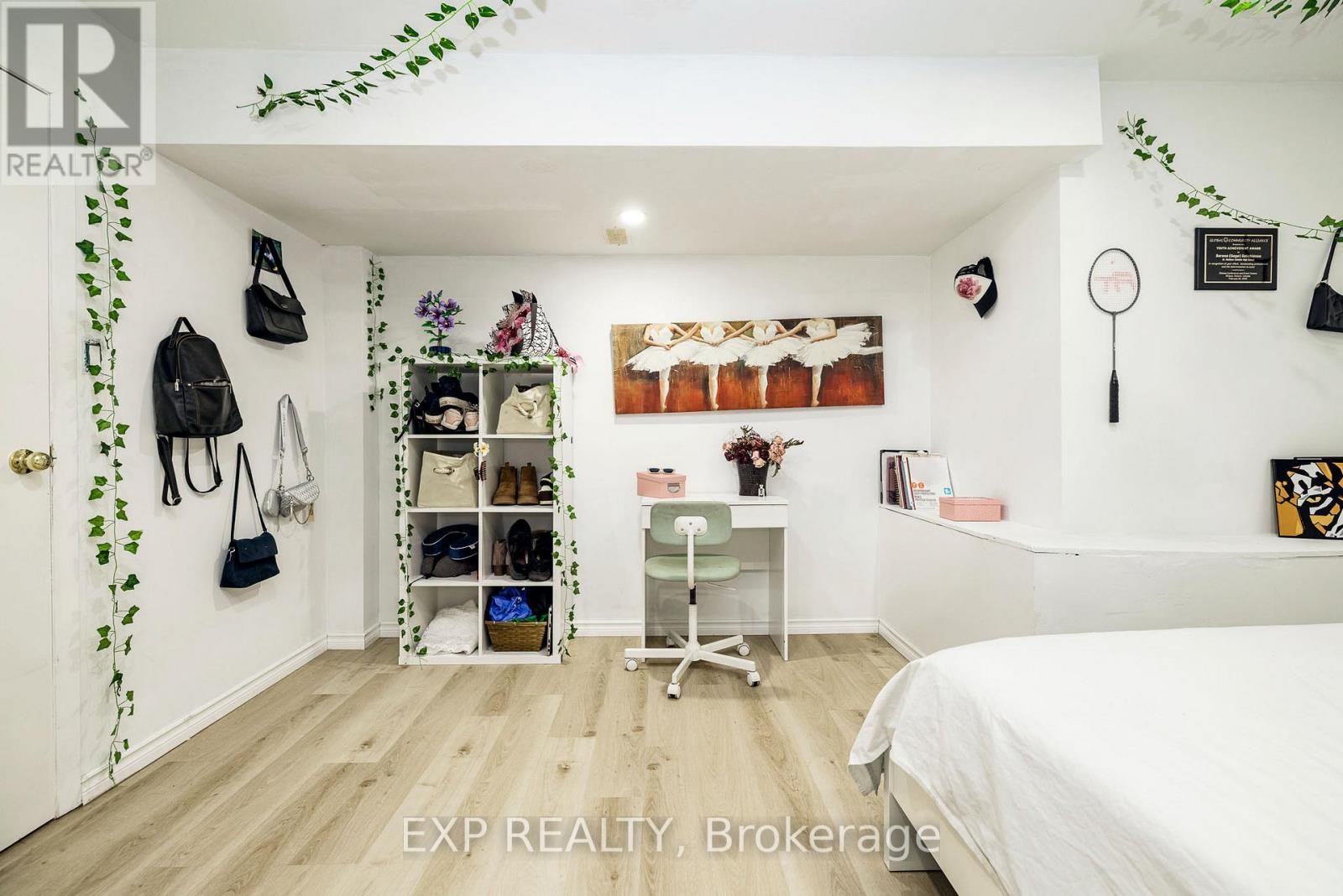 












1052 NOTRE DAME STREET

,
Russell,




Ontario
K0A1W1

