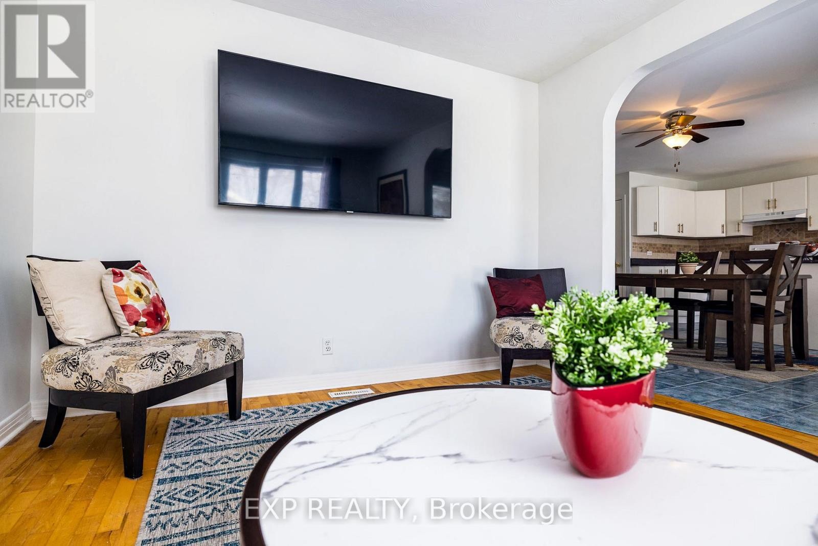 












1052 NOTRE DAME STREET

,
Russell,




Ontario
K0A1W1

