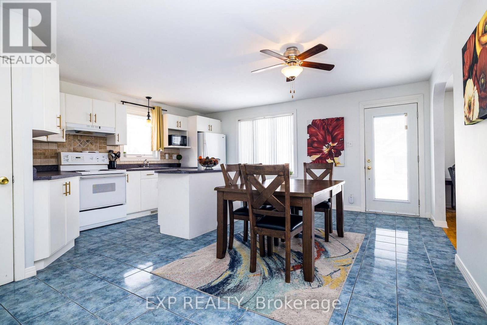 












1052 NOTRE DAME STREET

,
Russell,




Ontario
K0A1W1

