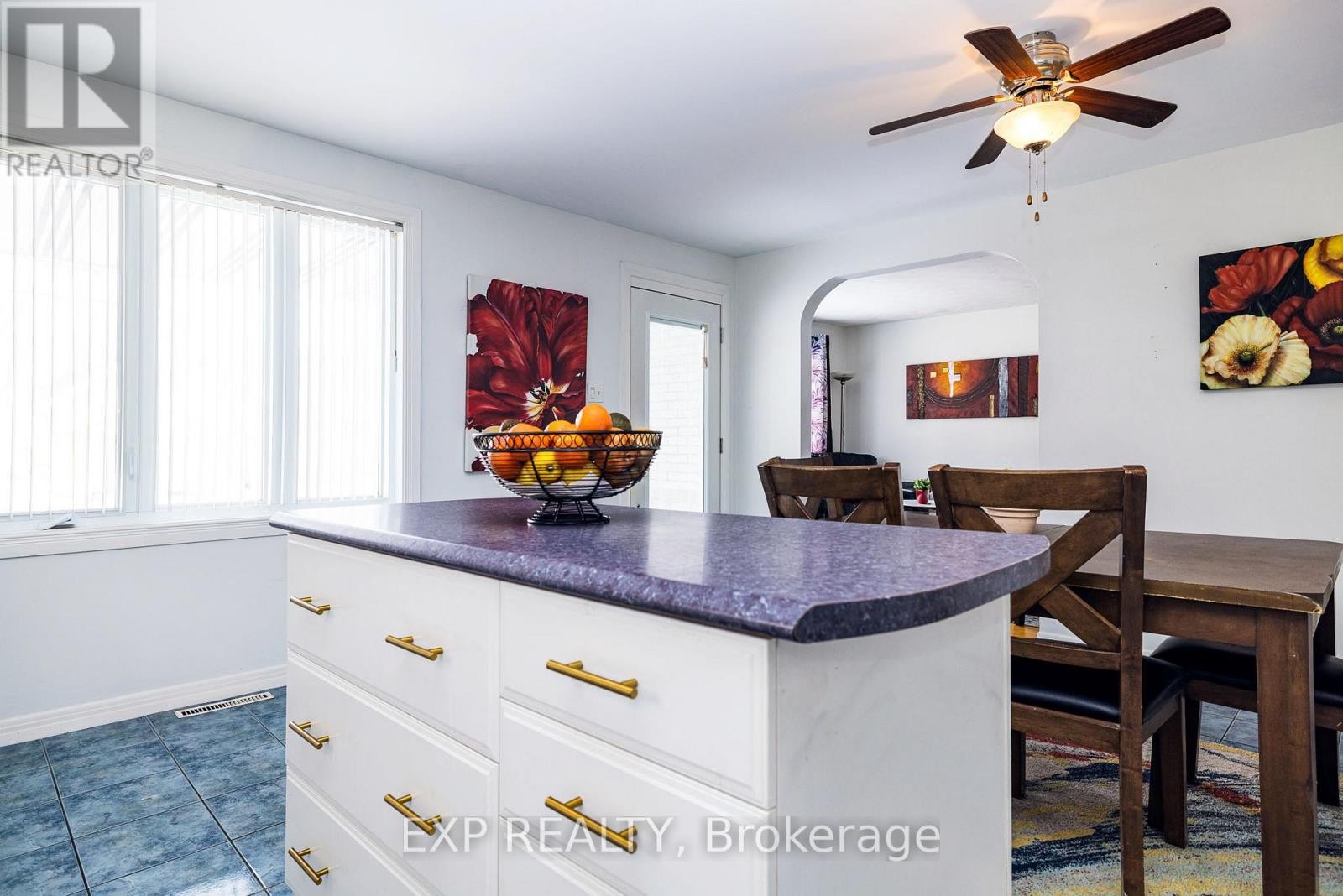 












1052 NOTRE DAME STREET

,
Russell,




Ontario
K0A1W1

