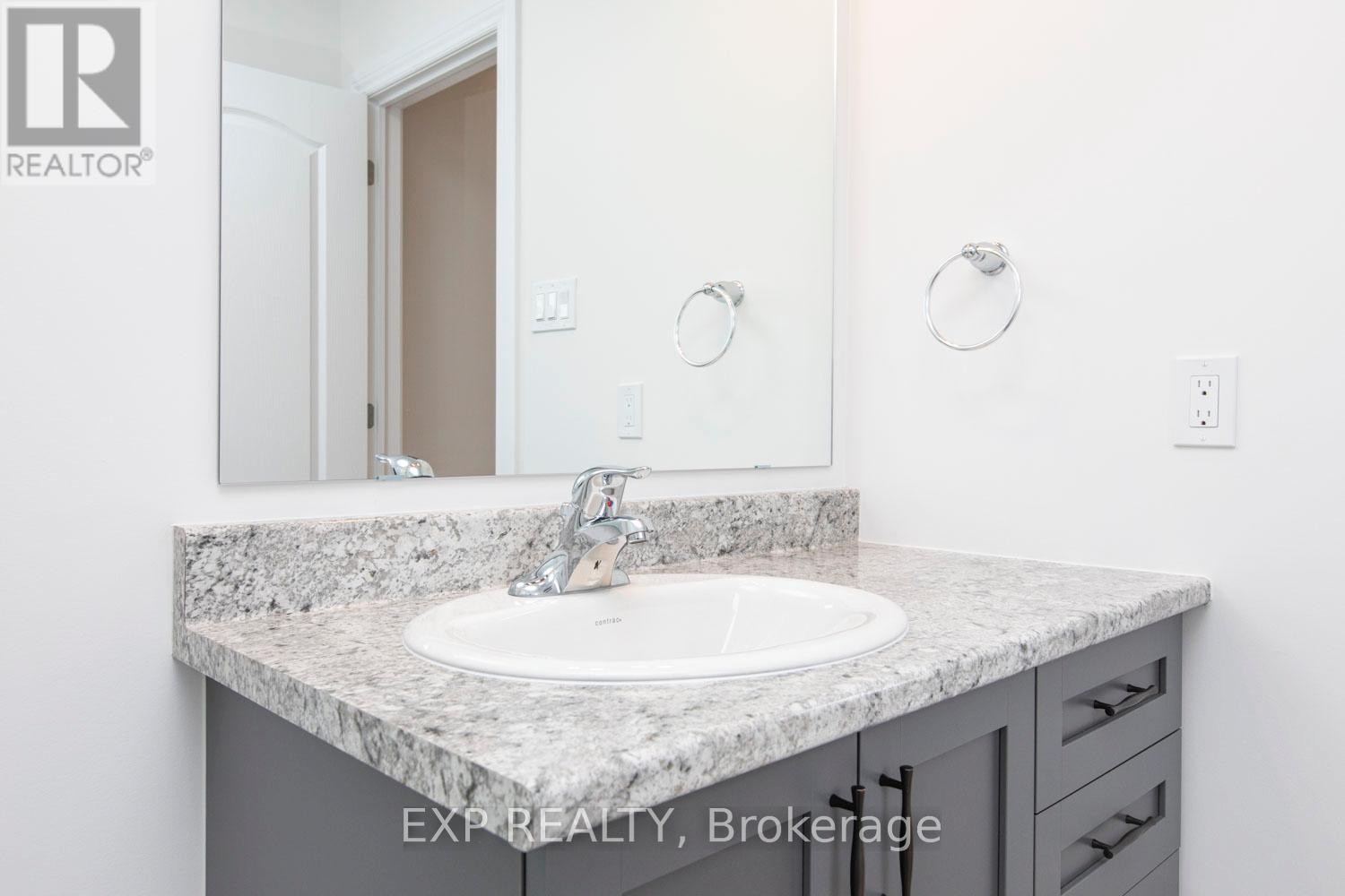 












204 DION AVENUE

,
Clarence-Rockland,




Ontario
K4K0M3

