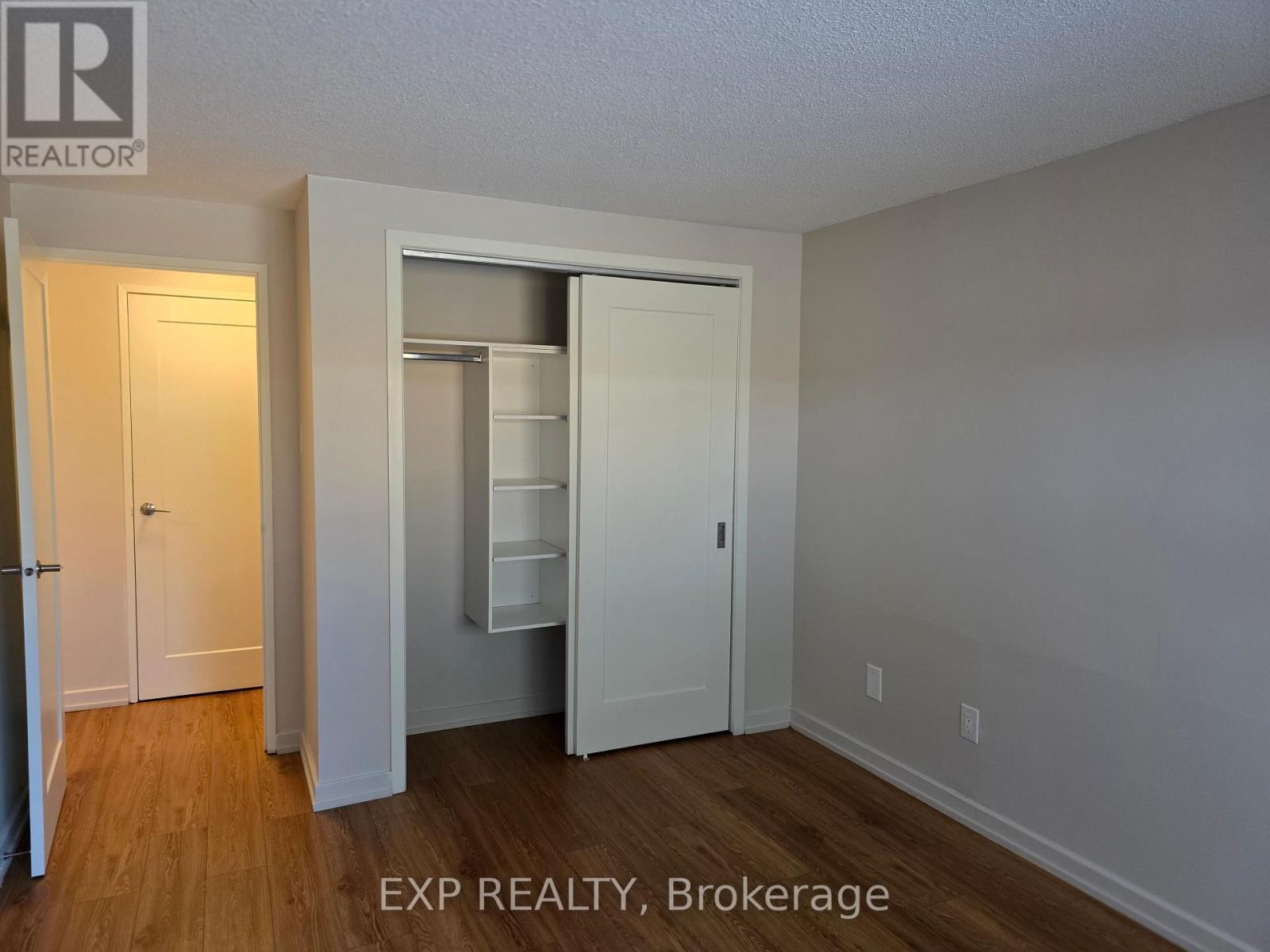 












101 - 981 GULF PLACE

,
Ottawa,




Ontario
K1K3X9

