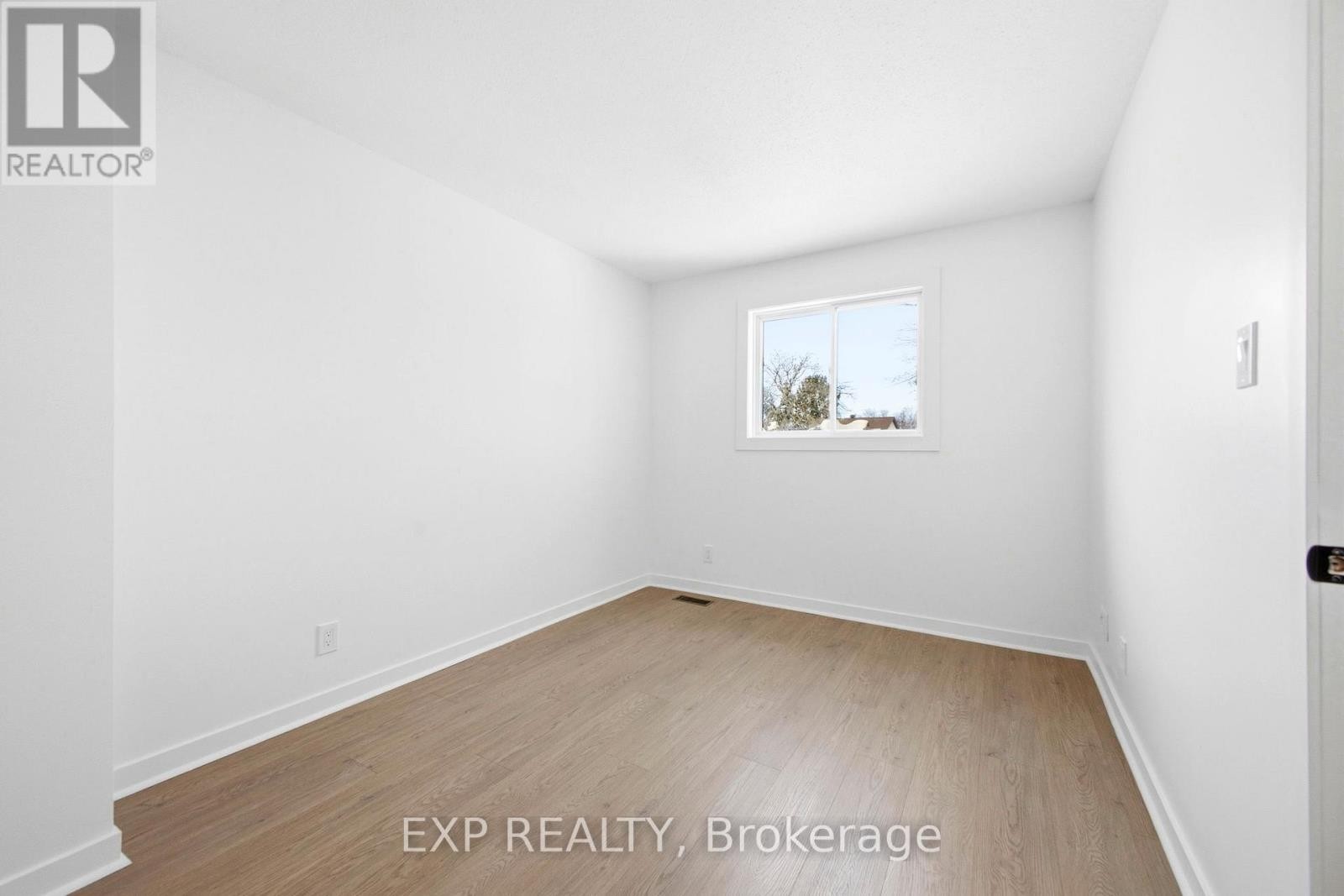 












74 SHEARER CRESCENT

,
Ottawa,




Ontario
K2L3N1

