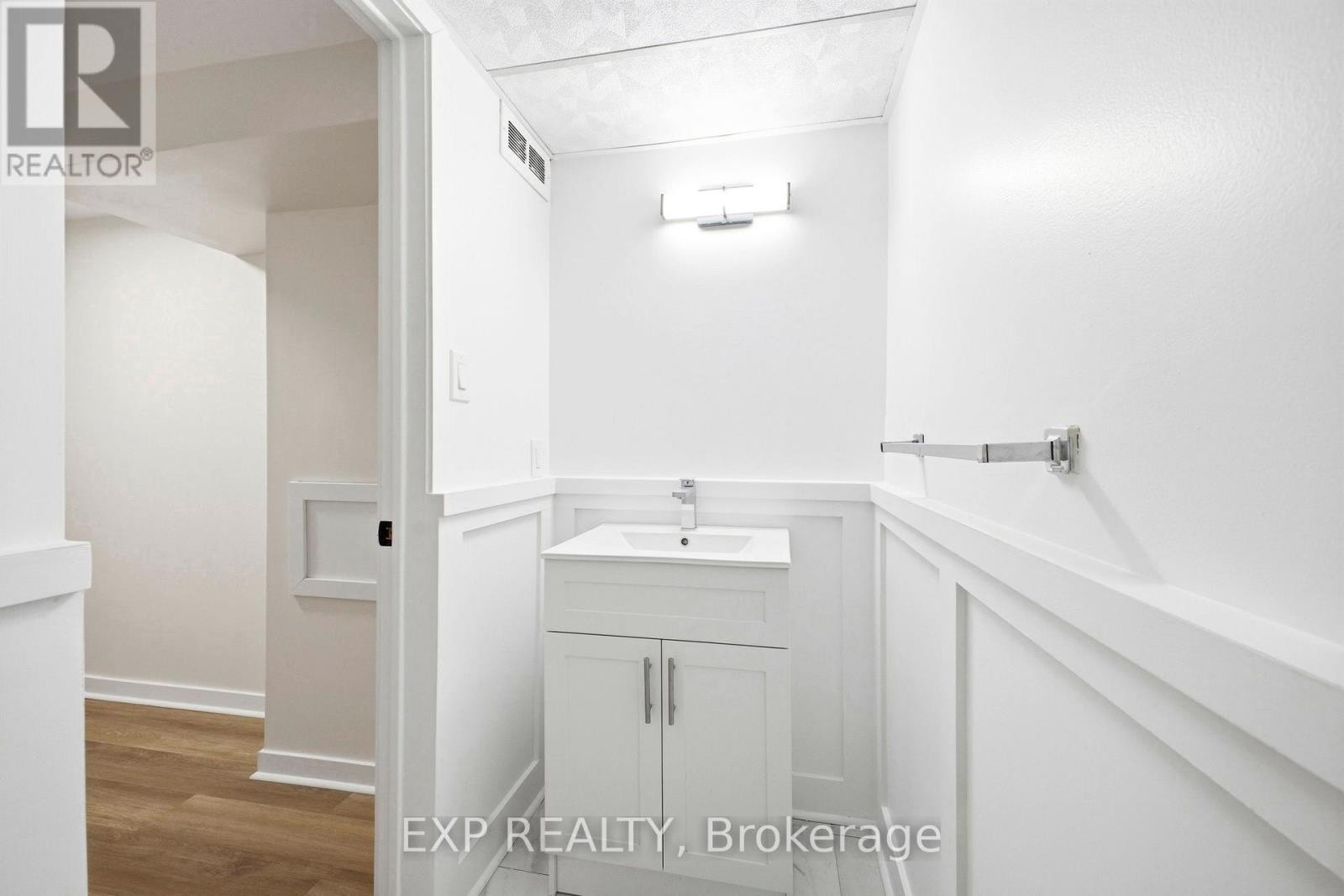 












74 SHEARER CRESCENT

,
Ottawa,




Ontario
K2L3N1

